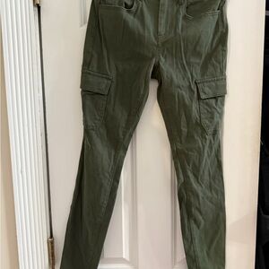 LOFT Women's Olive Straight Leg Pants with side pockets   Soft feel